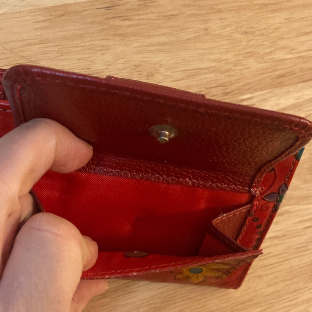 M M Kane Red Floral Wallet - Picture 6 of 7